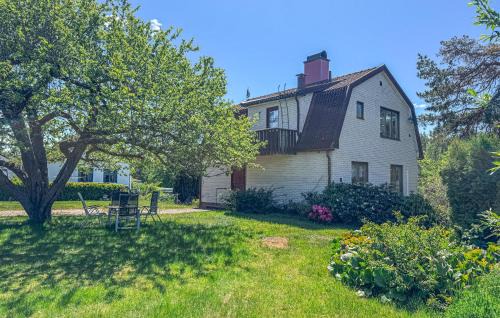 2 Bedroom Gorgeous Home In Gunnebo