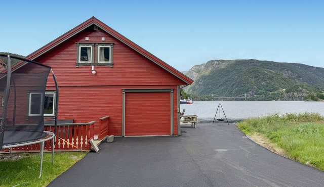2 bedroom lovely home in Erfjord