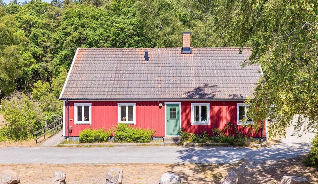 2 bedroom lovely home in Sjöbo