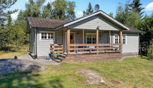 2 bedroom lovely home in Ljusterö