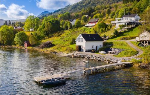 2 Bedroom Stunning Apartment In Vestnes