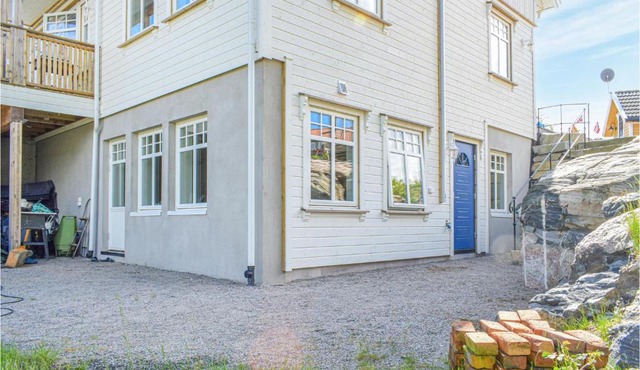 2 Bedroom Stunning Apartment In Søgne