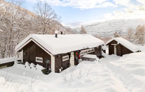 2 Bedroom Stunning Home In Tysse