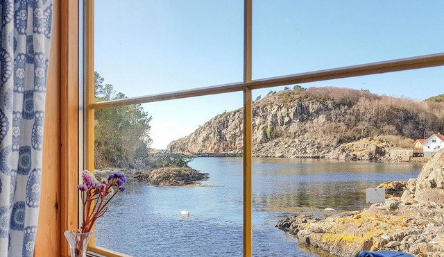 2 bedroom stunning home in Finnås