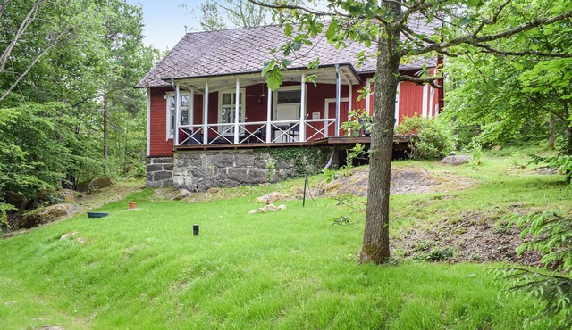 2 bedroom stunning home in Asarum