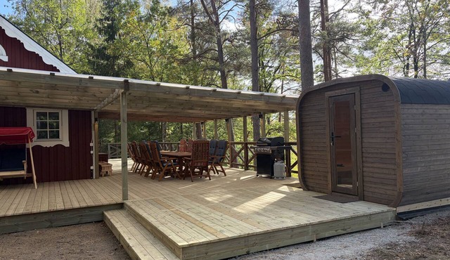 2 holiday homes with sauna and whirlpool directly on the lake in Bjärnum