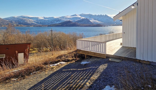 3 bedroom awesome home in Sandhornøy