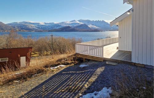3 Bedroom Awesome Home In Sandhornøy