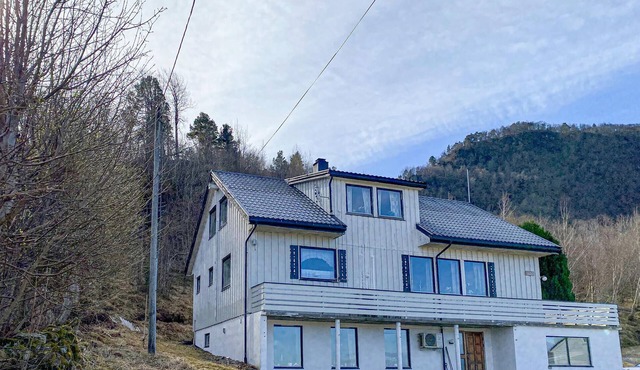 3 bedroom awesome home in Gjemnes