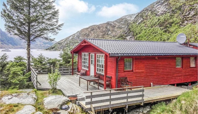 3 Bedroom Beautiful Home In Måløy