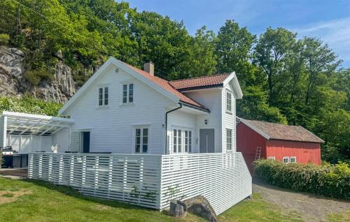 3 Bedroom Beautiful Home In Lyngdal