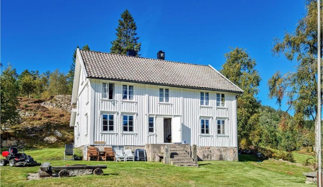 3 Bedroom Beautiful Home In Bjelland