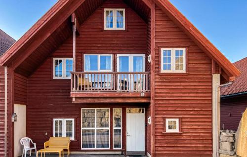 3 Bedroom Beautiful Home In Sirevåg