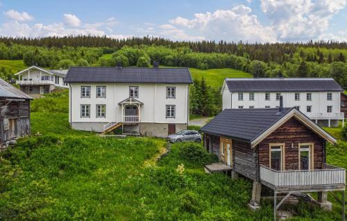 3 Bedroom Cozy Home In Ålen