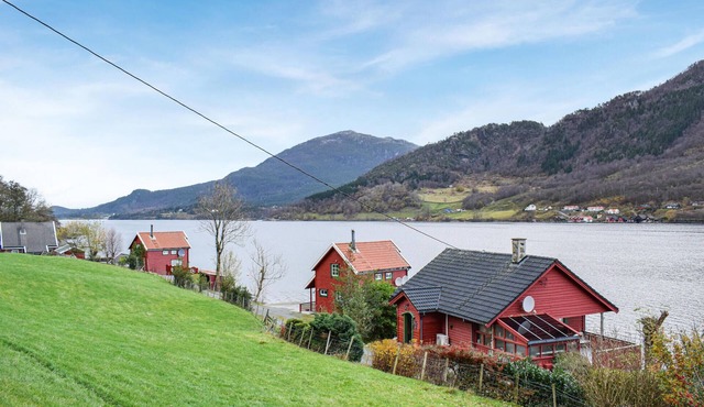 3 bedroom cozy home in ølensvåg