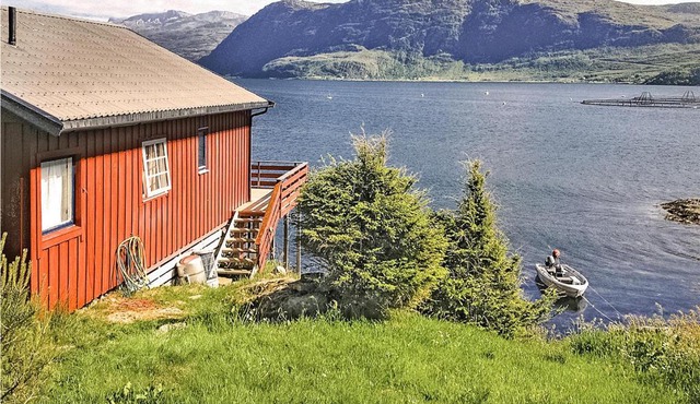 3 Bedroom Lovely Home In Måløy
