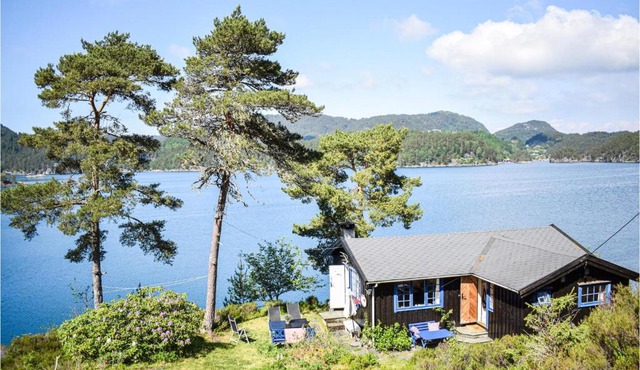 3 Bedroom Lovely Home In Reksteren