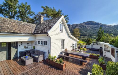 3 Bedroom Lovely Home In Vikebygd