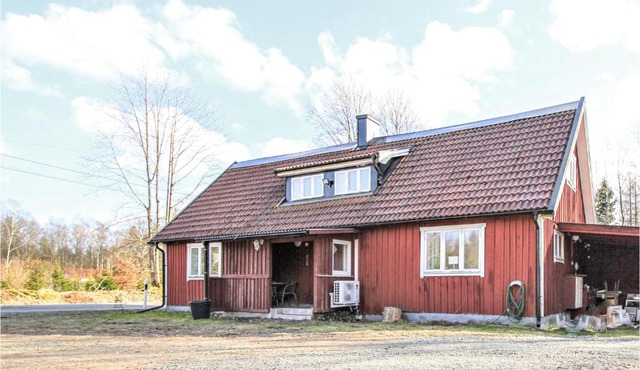 3 Bedroom Stunning Home In Västra Torup