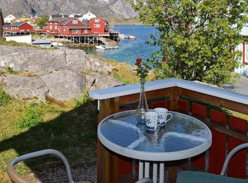 3 person holiday home in Henningsvær