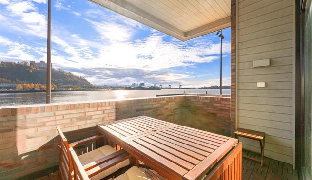 3BR Sørengkaia Waterfront Apt w Balcony