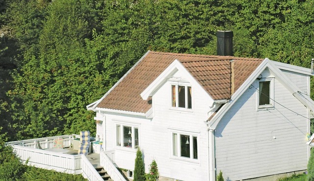 4 bedroom amazing home in Lindesnes