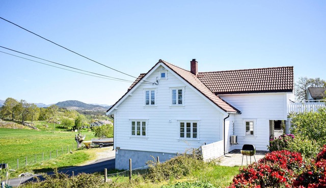 4 bedroom awesome home in Valevåg