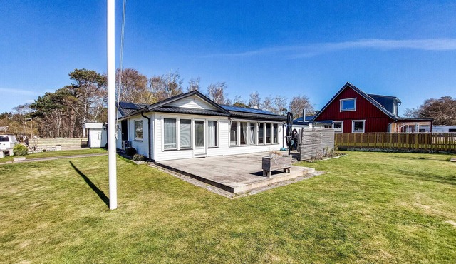 4 bedroom cozy home in Mellbystrand