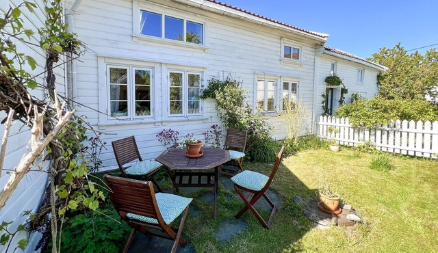4 bedroom cozy home in Flekkerøy