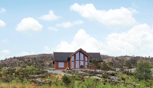 4 bedroom cozy home in Sveio