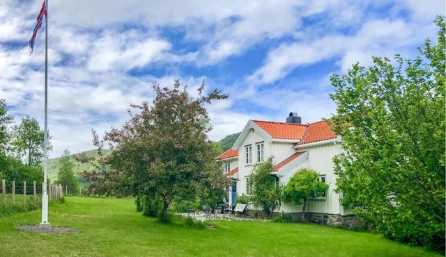 4 Bedroom Gorgeous Home In Averøy