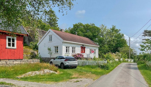 4 bedroom pet friendly home in Farsund