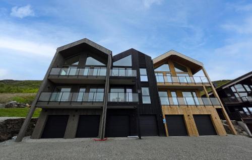 4 Bedroom Stunning Apartment In Edland
