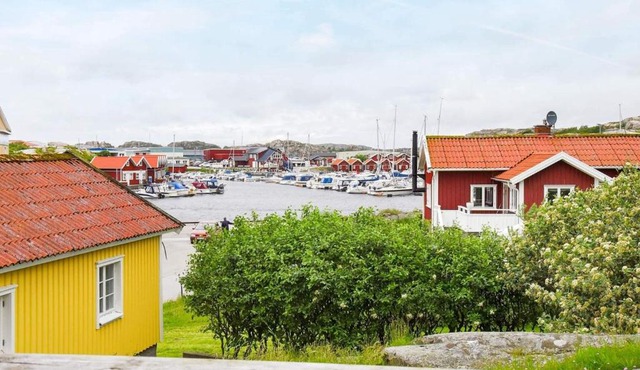 4 person holiday home in Rönnäng