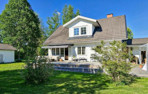 5 Bedroom Cozy Home In Gräddö