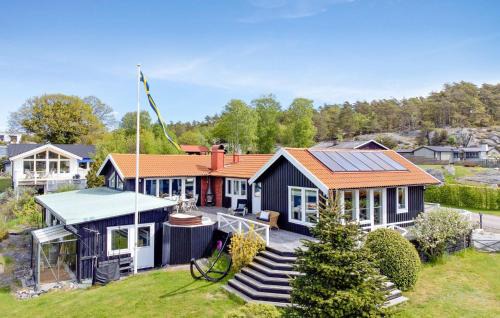 5 Bedroom Cozy Home In Onsala