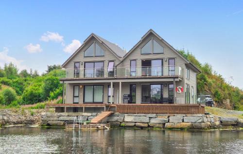 5 Bedroom Gorgeous Home In Bremnes