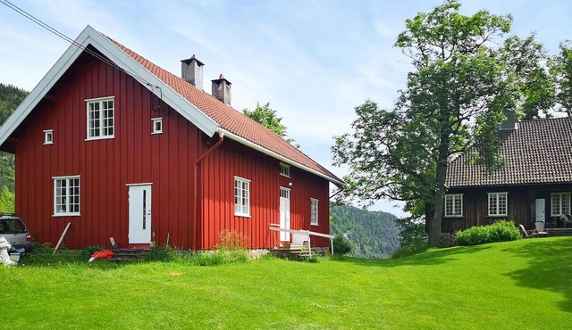 5 bedroom nice home in Krokkleiva