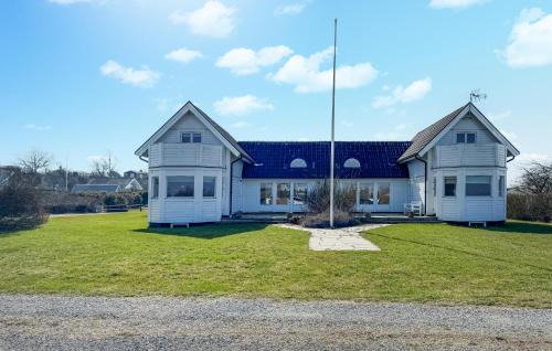 5 Bedroom Stunning Home In Köpingsvik