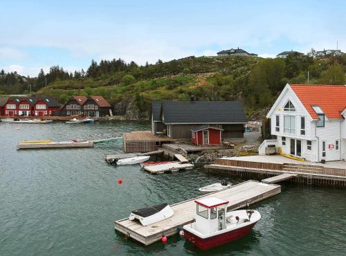 5 star holiday home in Urangsvåg