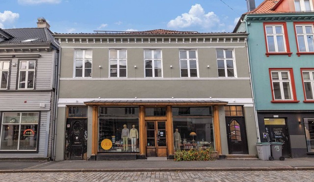 5BR right behind Unesco Bryggen and Floien