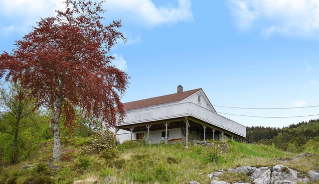 6 bedroom lovely home in Seim