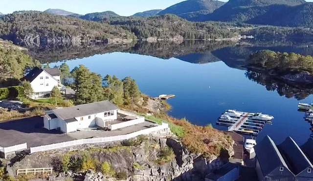 6 person holiday home in HOSTELAND