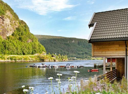 6 person holiday home in Leirvik i Sogn-By Traum