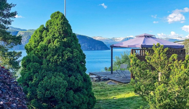 6 person holiday home in Utvik