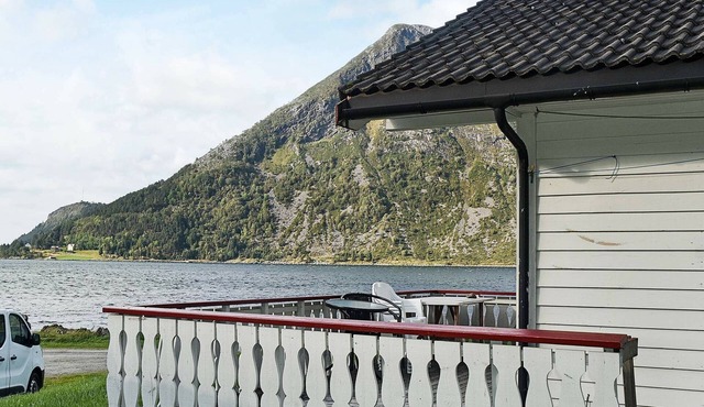 7 person holiday home in Selje