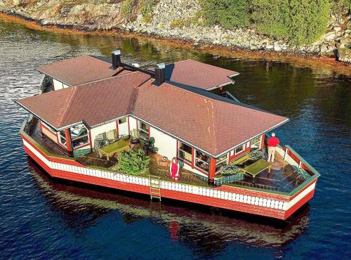 8 person holiday home in Kalvåg-By Traum