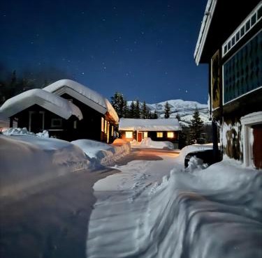 9 bed Authentic Norwegian cabin with sauna and hot tub