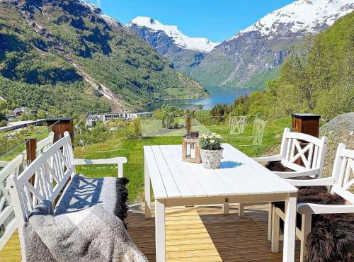 9 person holiday home in Geiranger-By Traum