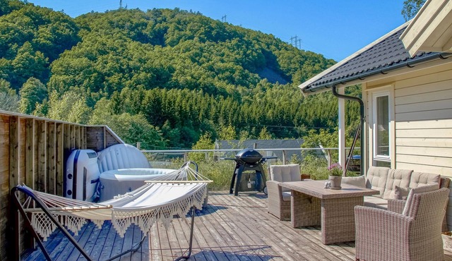 A beautiful holiday home in a quiet location in Åptapark, not far from the Åptafjord.